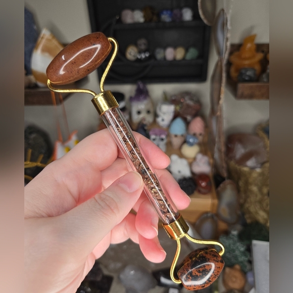 Mahogany Obsidian Crystal Face Roller (Comes With Box) - Picture 3 of 4
